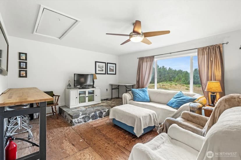 Property photo for 11303 Pacific Way, Long Beach photo 15