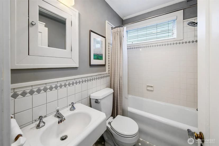 Property photo for 3413 10th Avenue W, Seattle photo 14