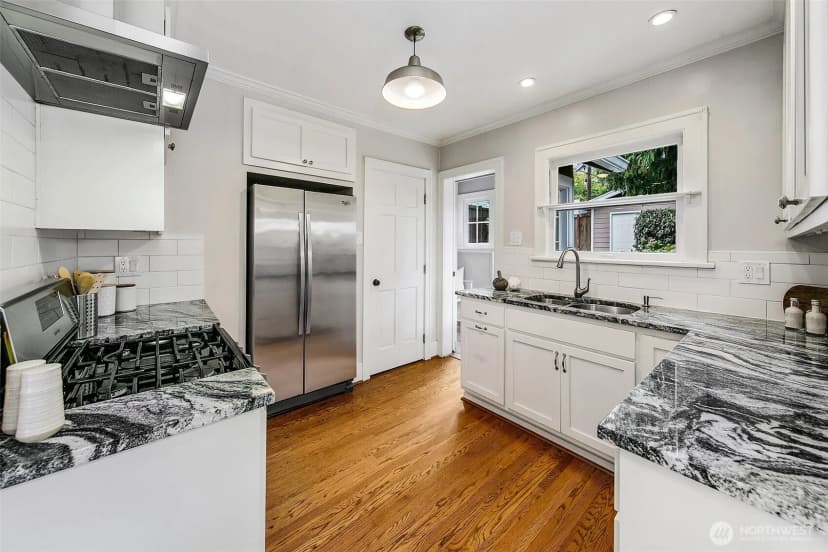 Property photo for 3413 10th Avenue W, Seattle photo 8