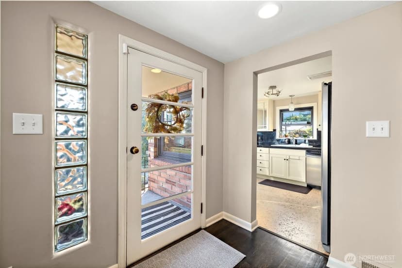 Property photo for 10127 Waters Avenue S, Seattle photo 10