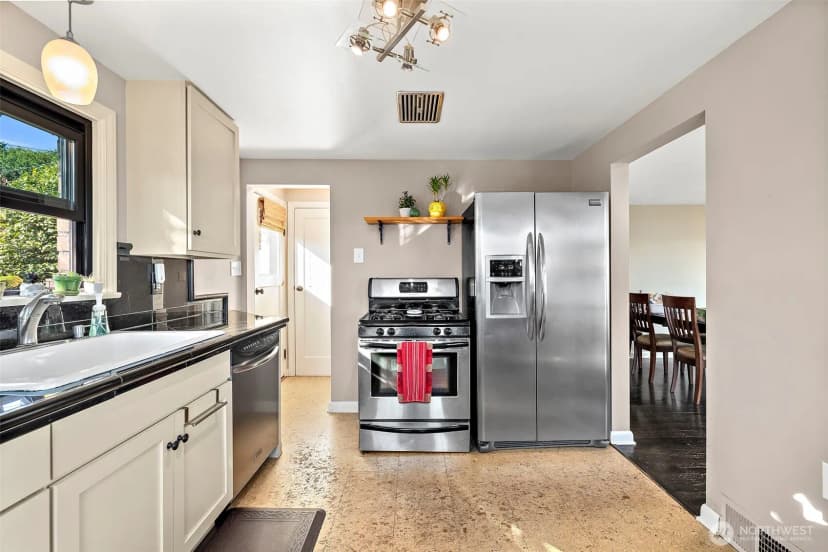 Property photo for 10127 Waters Avenue S, Seattle photo 14