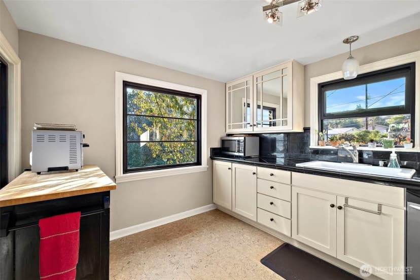 Property photo for 10127 Waters Avenue S, Seattle photo 11