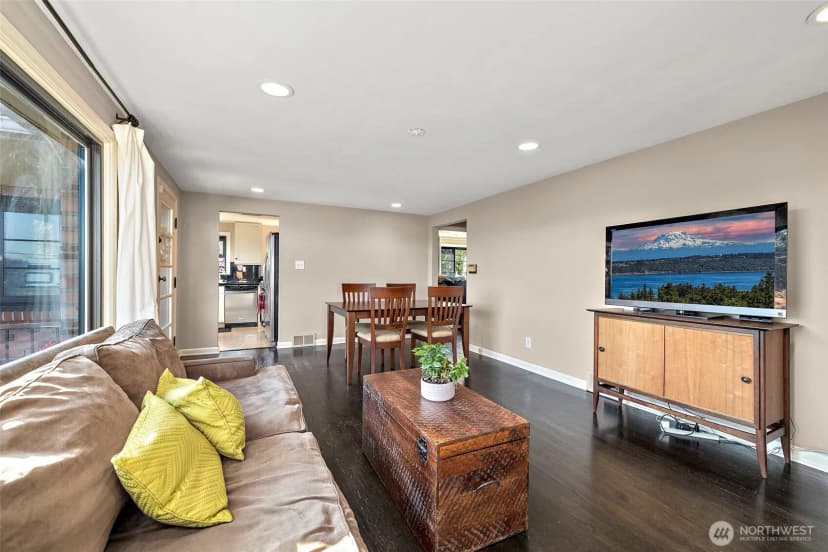 Property photo for 10127 Waters Avenue S, Seattle photo 8
