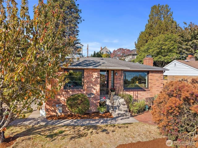 Property photo for 10127 Waters Avenue S, Seattle photo 3