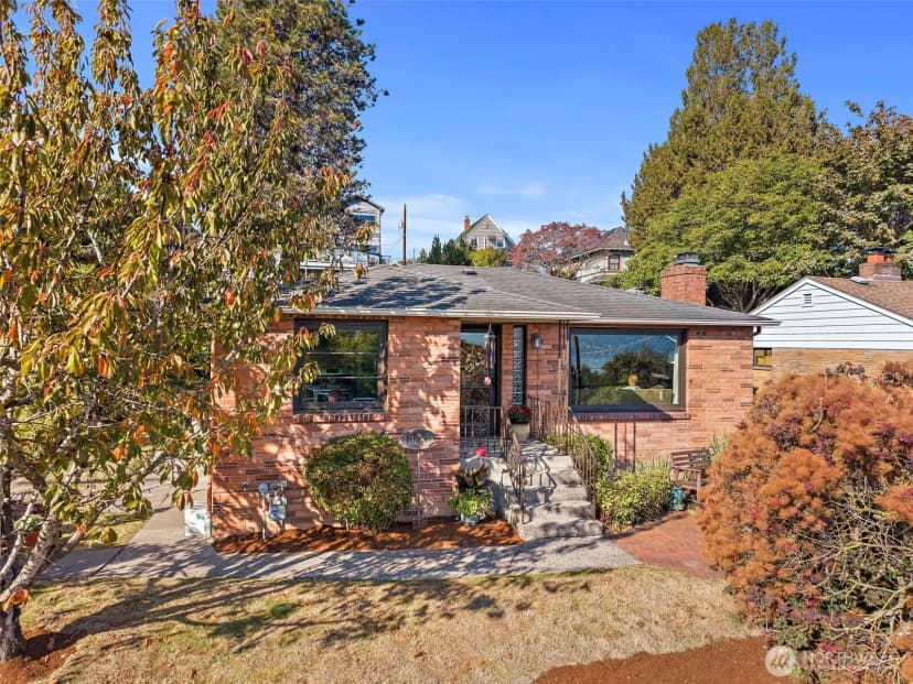 Property photo for 10127 Waters Avenue S, Seattle photo 3