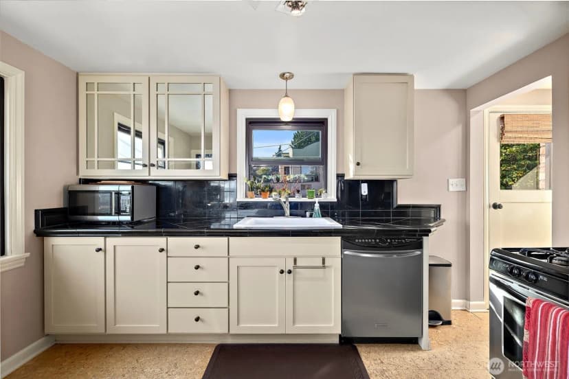 Property photo for 10127 Waters Avenue S, Seattle photo 13