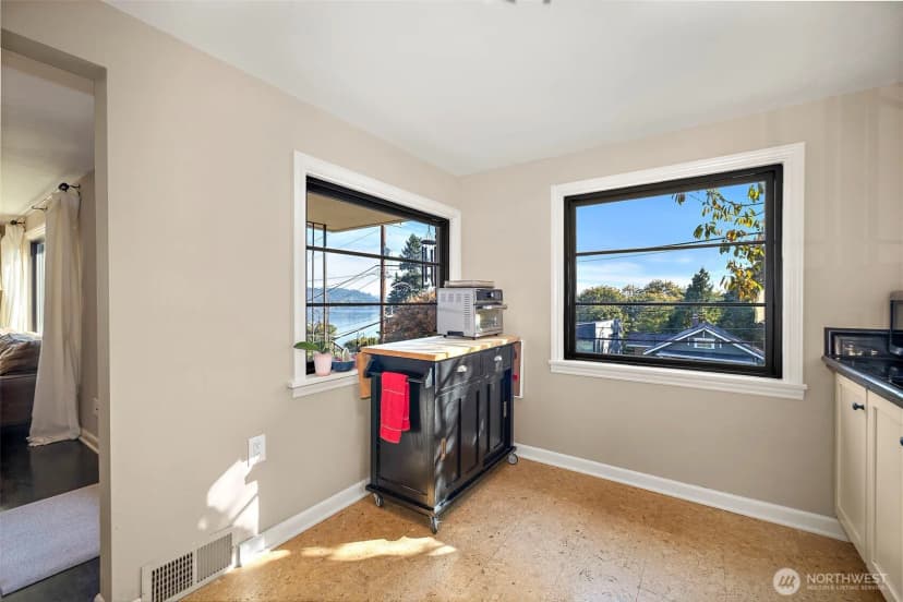 Property photo for 10127 Waters Avenue S, Seattle photo 12