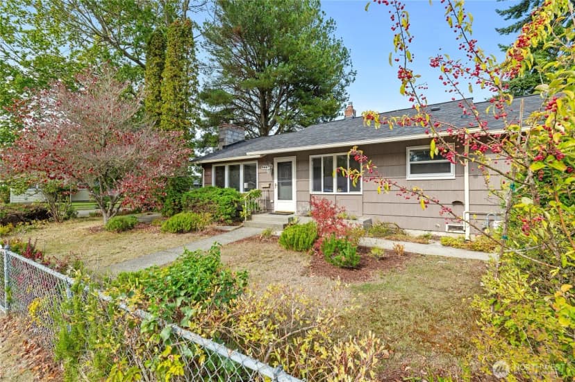 Property photo for 944 E 30th Street, Bremerton photo 18