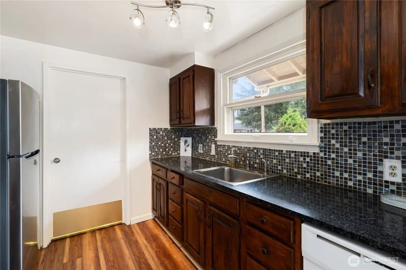 Property photo for 944 E 30th Street, Bremerton photo 8