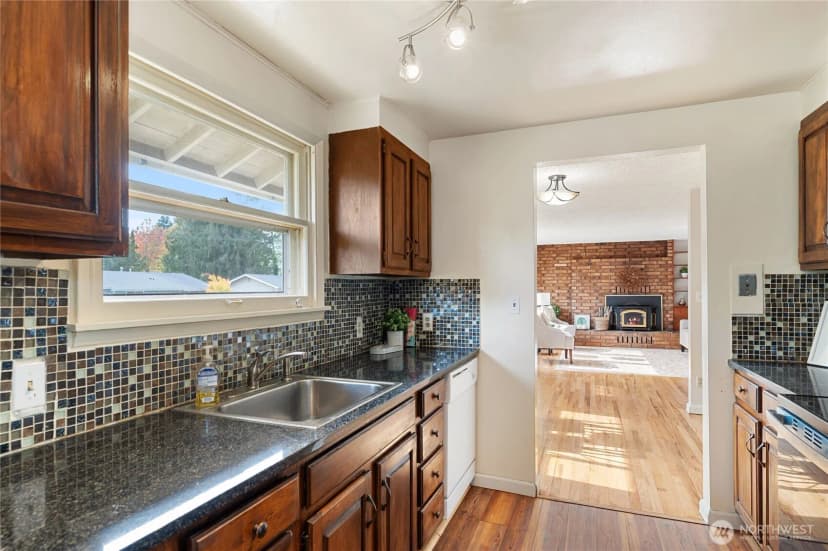 Property photo for 944 E 30th Street, Bremerton photo 9
