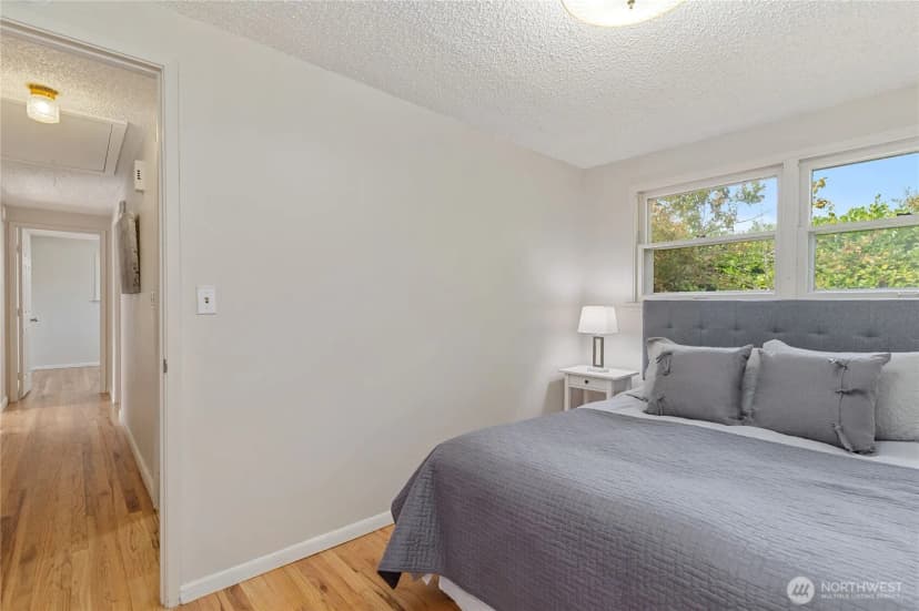 Property photo for 944 E 30th Street, Bremerton photo 11