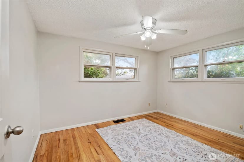 Property photo for 944 E 30th Street, Bremerton photo 14