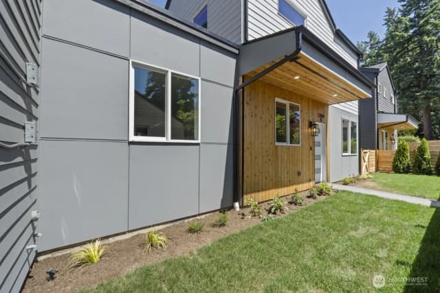 Property photo for 12048 5th Avenue Ne #b, Seattle photo 2