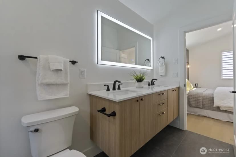 Property photo for 12048 5th Avenue Ne #b, Seattle photo 19