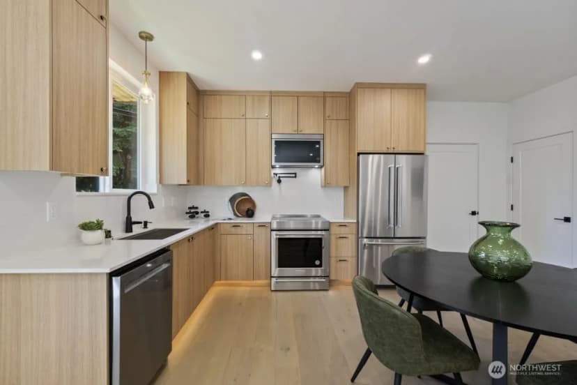 Property photo for 12048 5th Avenue Ne #b, Seattle photo 8