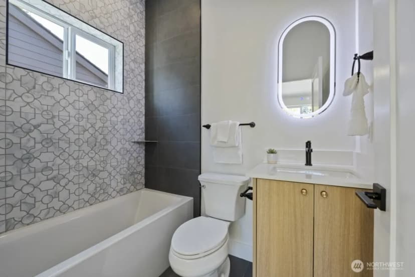 Property photo for 12048 5th Avenue Ne #b, Seattle photo 21