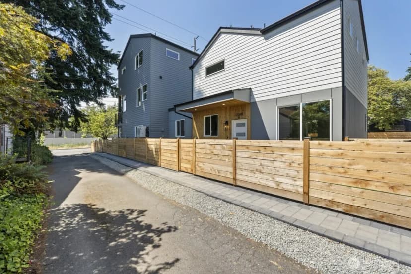 Property photo for 12048 5th Avenue Ne #b, Seattle photo 24