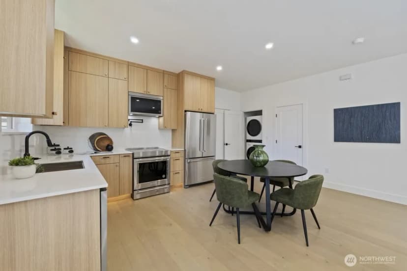 Property photo for 12048 5th Avenue Ne #b, Seattle photo 9