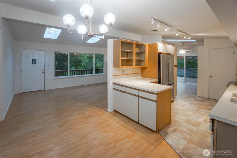 Property photo for 1518 Sw 130th Street, Burien photo 2