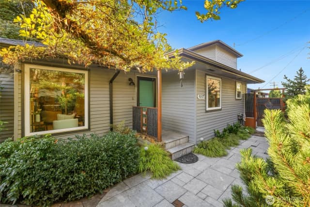 Property photo for 5137 Sw Admiral Way, Seattle