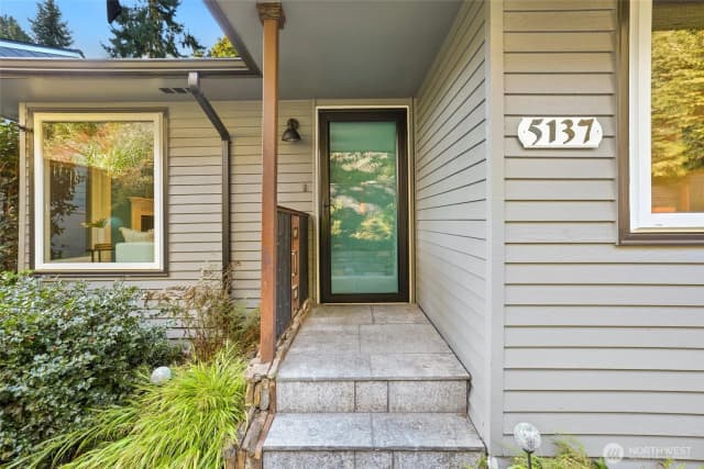 Property photo for 5137 Sw Admiral Way, Seattle photo 4