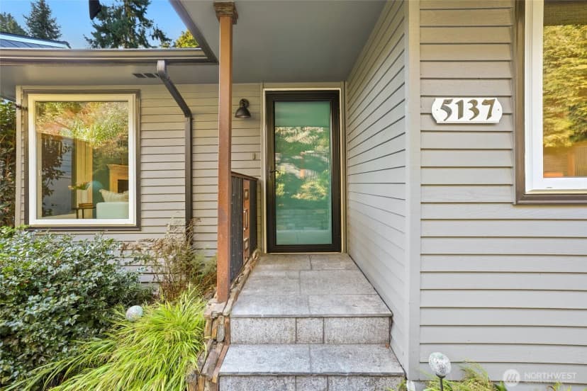 Property photo for 5137 Sw Admiral Way, Seattle photo 4