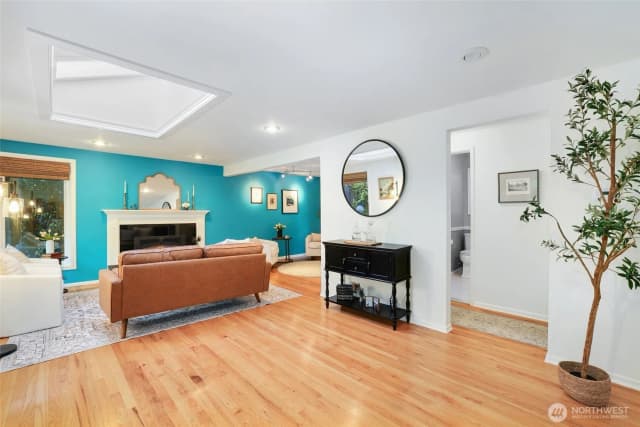 Property photo for 5137 Sw Admiral Way, Seattle photo 5