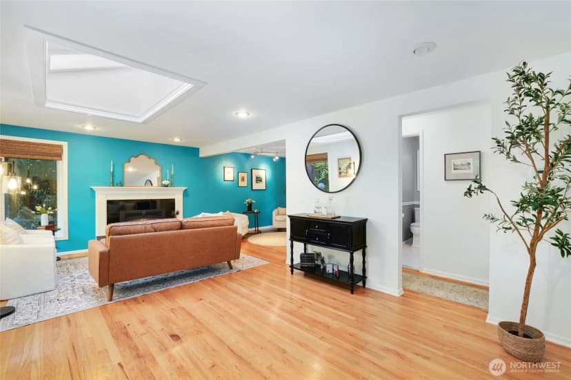 Property photo for 5137 Sw Admiral Way, Seattle photo 5