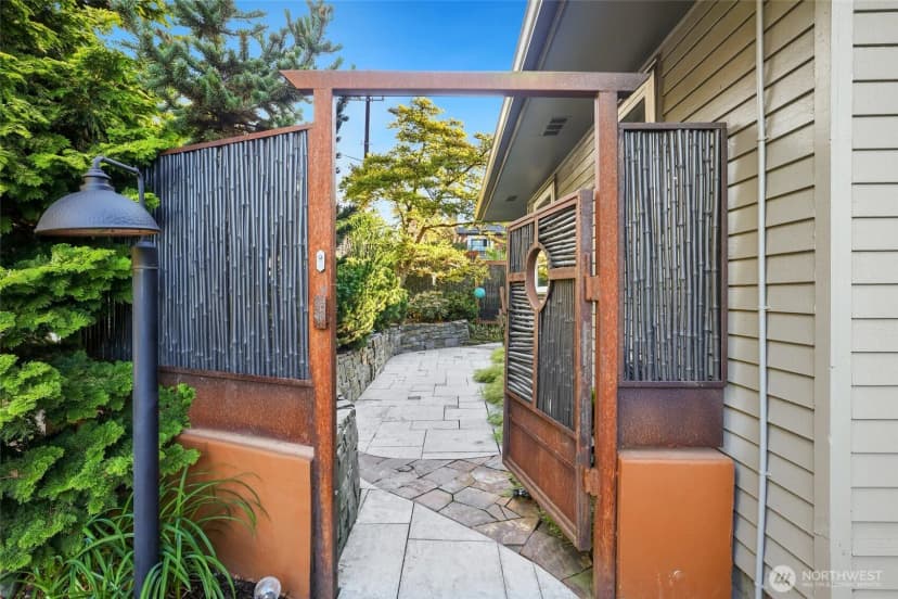 Property photo for 5137 Sw Admiral Way, Seattle photo 3