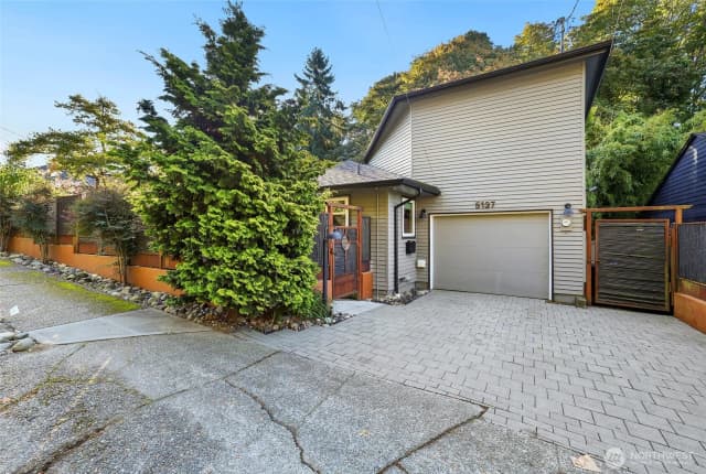 Property photo for 5137 Sw Admiral Way, Seattle photo 2
