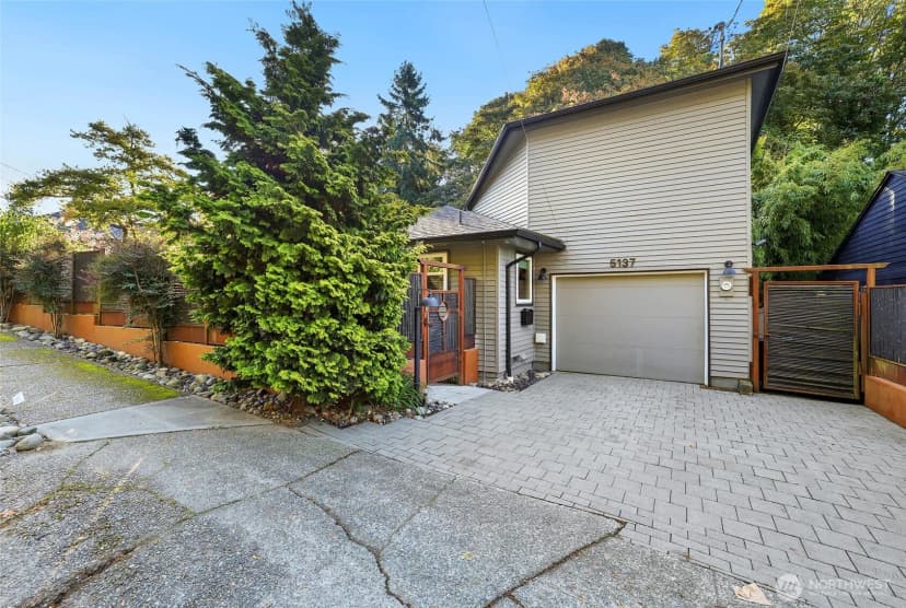 Property photo for 5137 Sw Admiral Way, Seattle photo 2