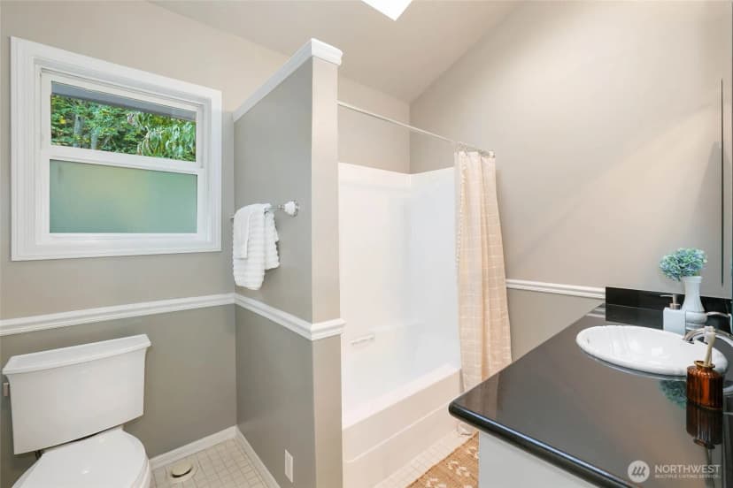 Property photo for 5137 Sw Admiral Way, Seattle photo 16