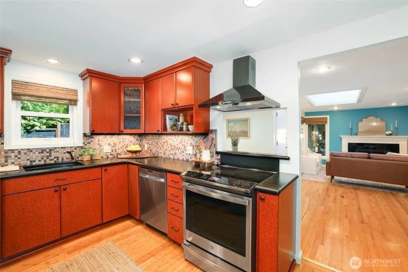 Property photo for 5137 Sw Admiral Way, Seattle photo 11
