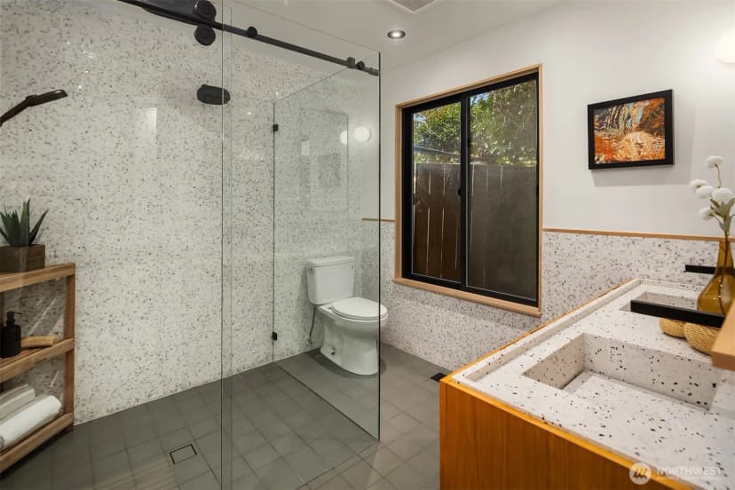 Property photo for 2037 121st Avenue Se, Bellevue photo 21