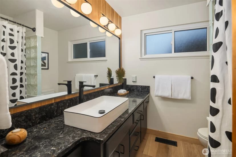 Property photo for 2037 121st Avenue Se, Bellevue photo 24