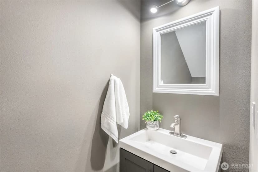 Property photo for 5600 Wisteria Lane Ne, Bremerton photo 10