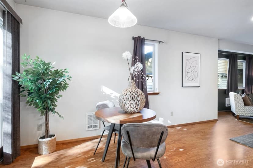 Property photo for 5600 Wisteria Lane Ne, Bremerton photo 6