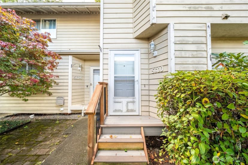 Property photo for 5600 Wisteria Lane Ne, Bremerton photo 2