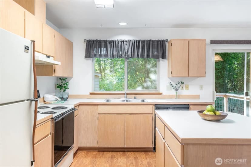 Property photo for 5600 Wisteria Lane Ne, Bremerton photo 8