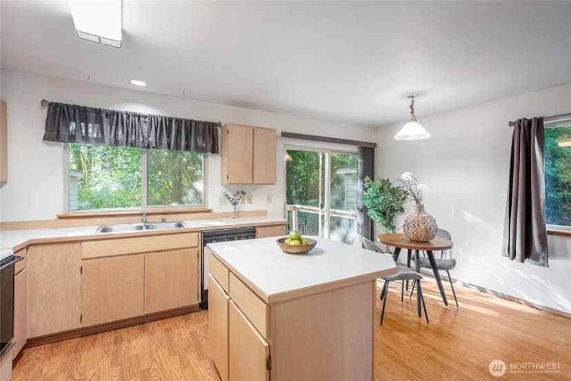 Property photo for 5600 Wisteria Lane Ne, Bremerton photo 7