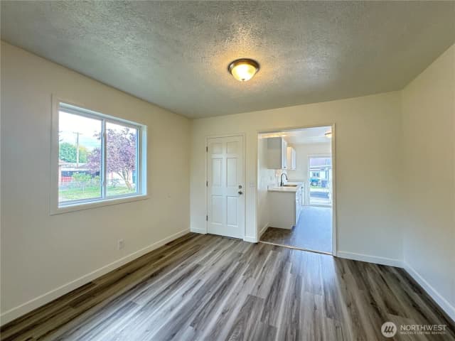 Property photo for 566 18th Avenue, Longview photo 3