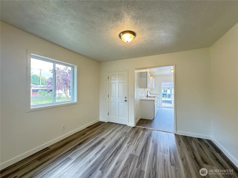 Property photo for 566 18th Avenue, Longview photo 3