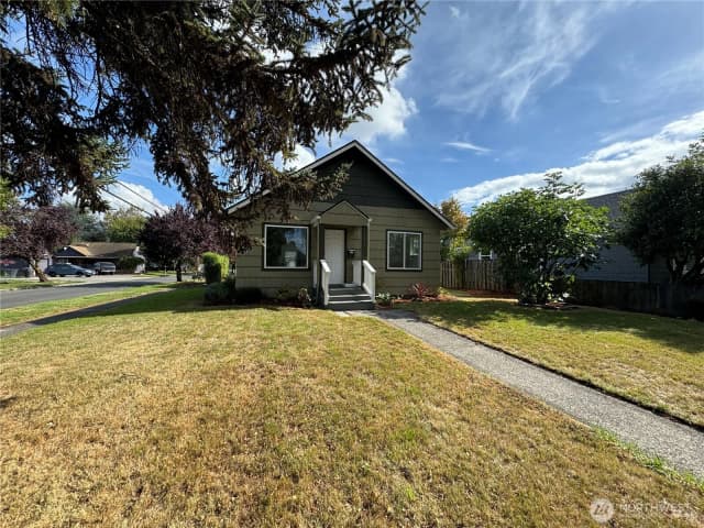 Property photo for 566 18th Avenue, Longview