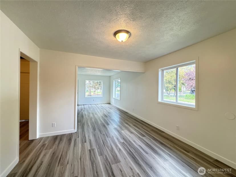 Property photo for 566 18th Avenue, Longview photo 4