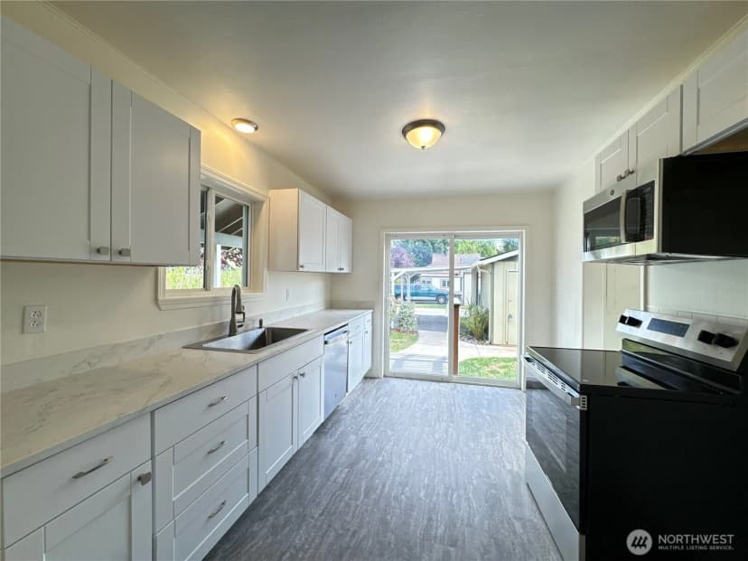 Property photo for 566 18th Avenue, Longview photo 5