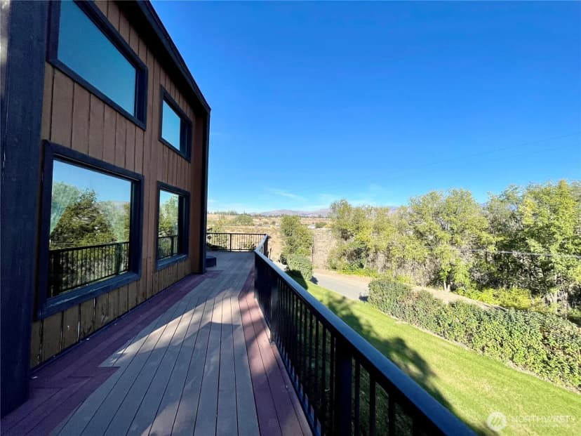 Property photo for 14 Hahn Road, Omak photo 18