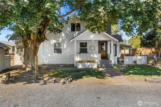 Property photo for 405 W Illinois Avenue, Ellensburg photo 2