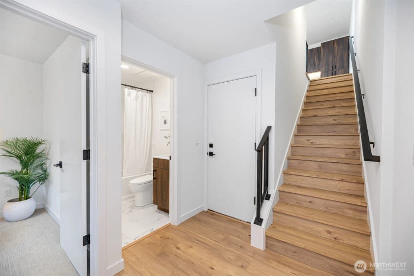 Property photo for 2100 1st Avenue N, Seattle photo 5