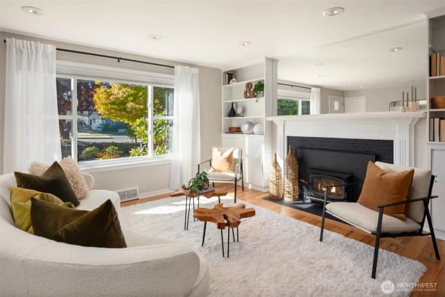 Property photo for 4026 52nd Avenue Sw, Seattle photo 5