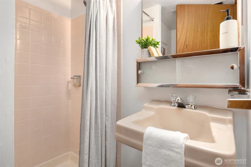 Property photo for 4026 52nd Avenue Sw, Seattle photo 24